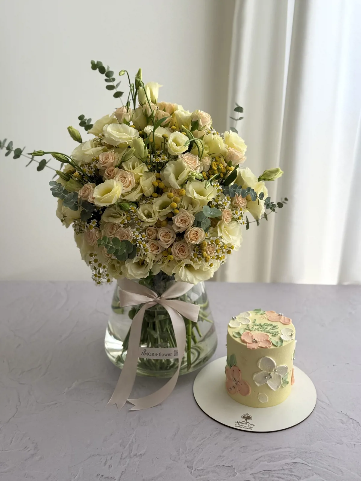 گل و کیک کره ای